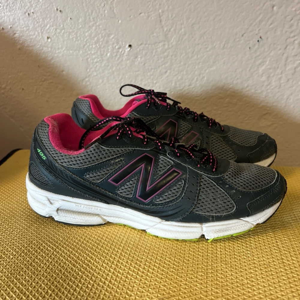 New Balance 495 Size 9 Women’s Running Shoes Athletic Sneakers